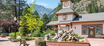Café Condo Mountain Escape - Heated Pool & HotTub Open Late