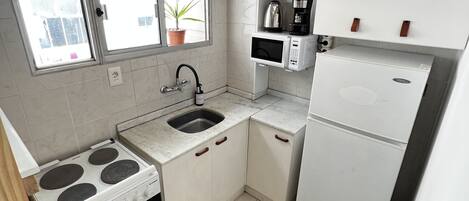 Fridge, microwave, oven, coffee/tea maker