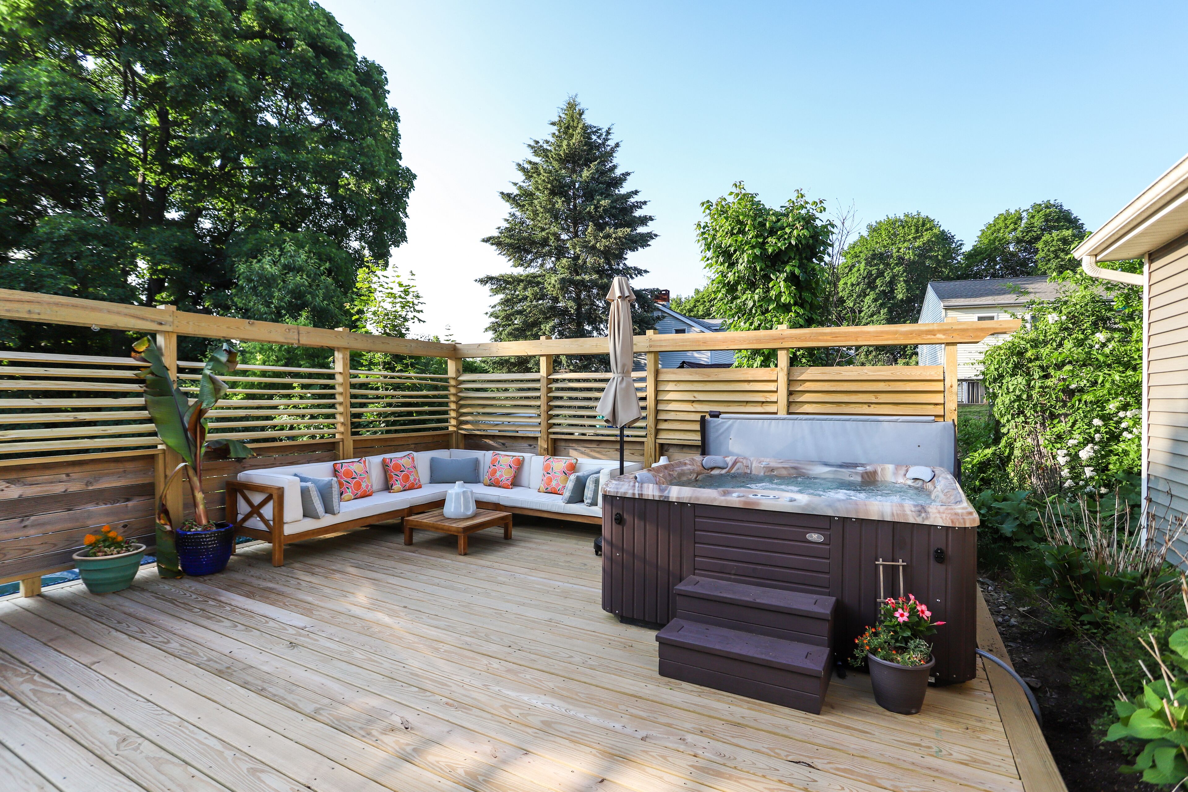 Outdoor spa tub