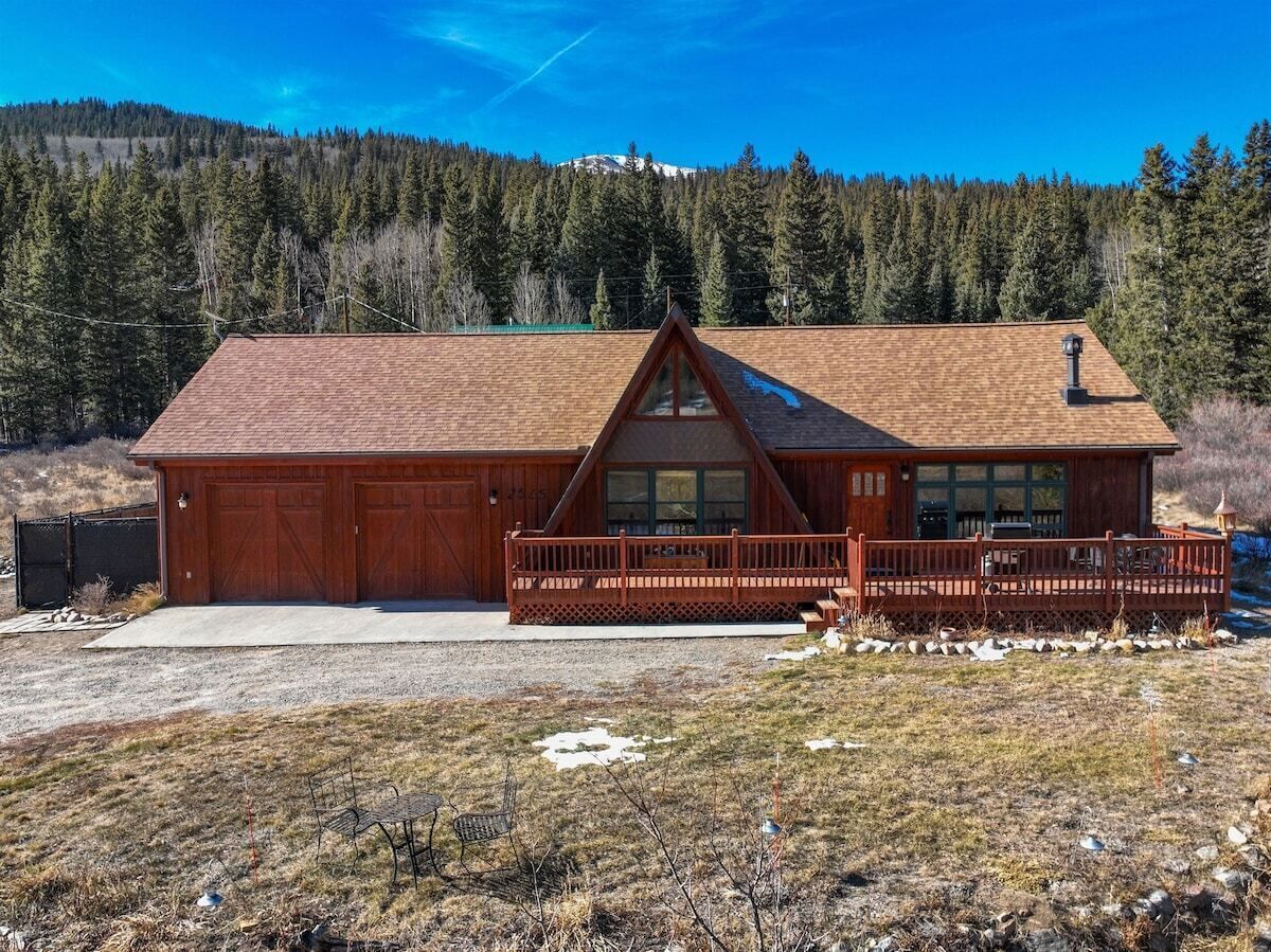 2 BD Secluded Rocky Mountain Home w/Hot Tub