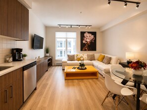 Interior - Lovely One Bedroom Suite (Sidmey)