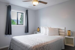 Family Suite | Blackout drapes, free WiFi, bed sheets - Poplars Motel on the lake (Osoyoos)
