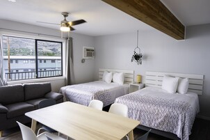 Family Suite | Living area | 32-inch LED TV with cable channels