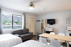 Family Suite | Living area