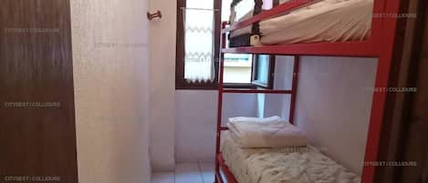 2 عدّة غرف نوم ومكواة/لوح كي وواي فاي