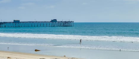 Chaises longues, serviettes de plage