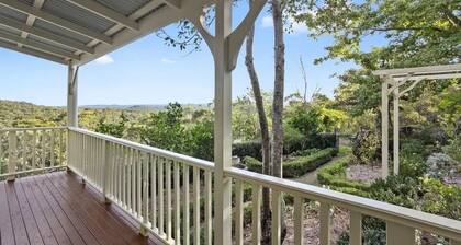 Romantic Cottage in the Blue Mountains with Valley Views