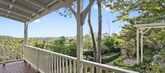 Romantic Cottage in the Blue Mountains with Valley Views