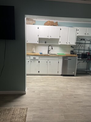 Private kitchen - Cozy 2 bedroom 1 bath condo w/ relaxing patio  (Fort Walton Beach)