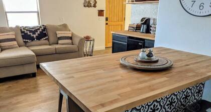 Phoenix Desert Casita 3 Beds, Pool, AC, and WIFI