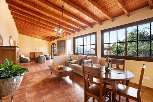 Vacation Home 'Bonita Casa' with Sea View, Wi-Fi and Air Conditioning