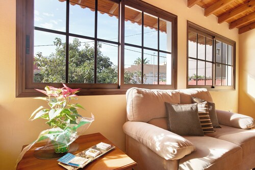 Vacation Home 'Bonita Casa' with Sea View, Private Pool and Wi-Fi