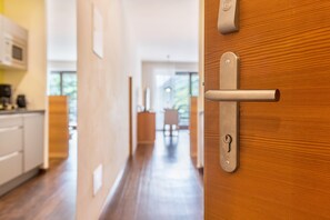 Interior - Apartment 'Alagundis  Crystallinus' with Mountain View, Shared Pool and Wi-Fi (Lagundo)