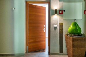 Interior - Apartment 'Alagundis Aurum II' with Mountain View, Shared Pool and Wi-Fi (Lagundo)