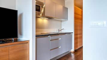 Réfrigérateur, micro-ondes, plaque de cuisson, lave-vaisselle