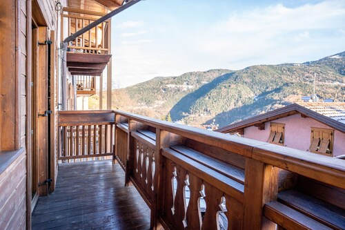 Ferienwohnung 'Casa Al Portico Val Di Cembra' mit Bergblick und Balkon