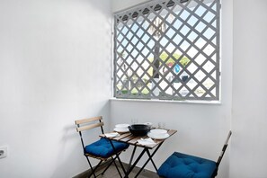 Dining - Apartment 'El Músico' with Private Terrace, Wi-Fi and Air Conditioning (Barbate)