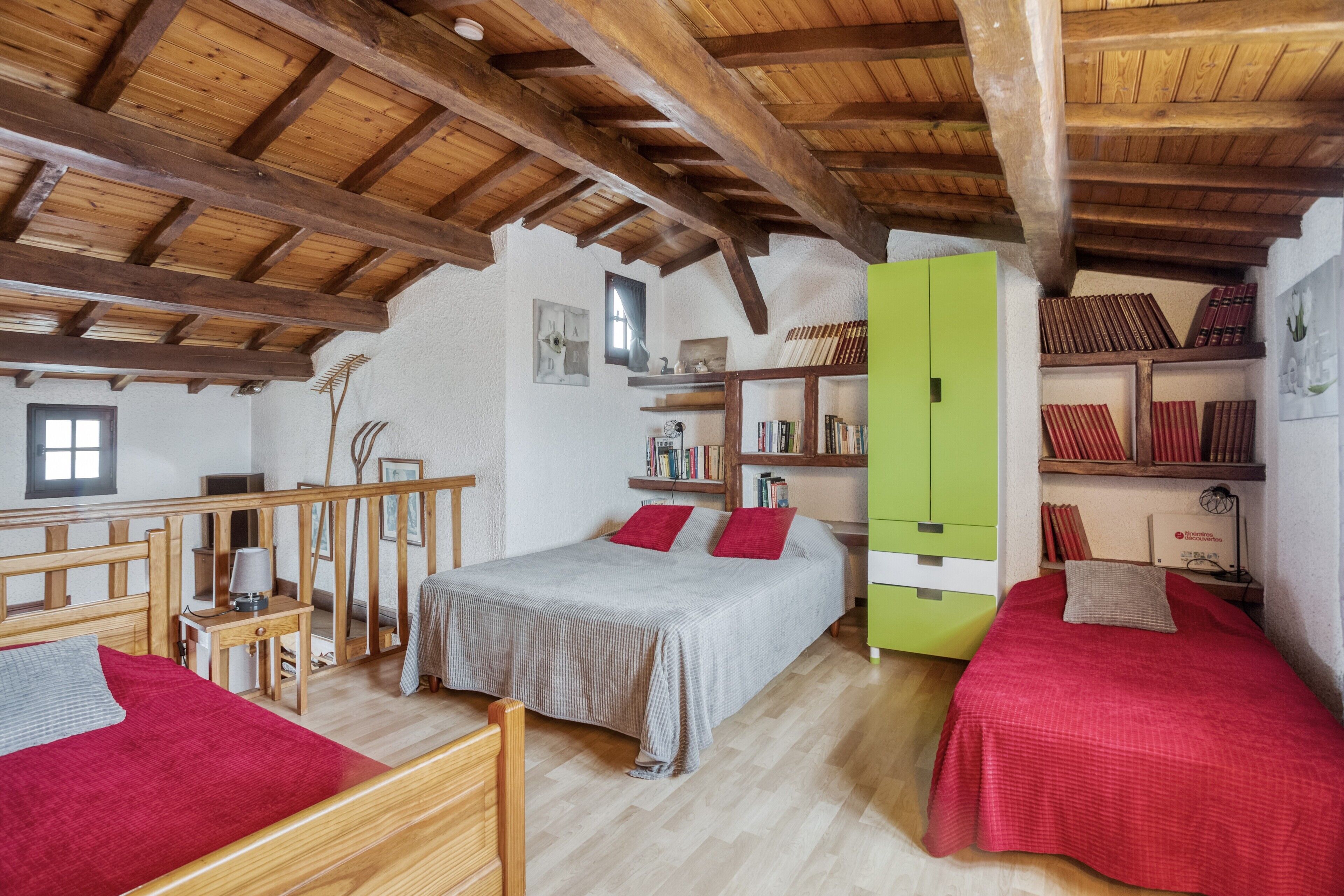 4 makuuhuonetta, silitysrauta/-lauta, ilmainen Wi-Fi