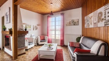 Fernseher, DVD-Player, Stereoanlage