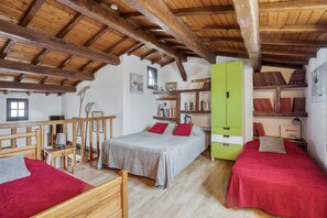4 bedrooms, iron/ironing board, free WiFi