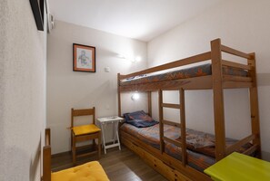 4 habitaciones, tabla de planchar con plancha y wifi gratis