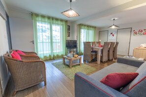 TV, lettore DVD, impianto stereo