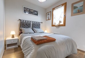 4 bedrooms, iron/ironing board, free WiFi, wheelchair access