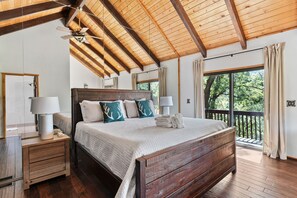 4 bedrooms, free WiFi, bed sheets - Menlo Treehouse. Guest house, Sauna, Hot Tub and Views! (Big Bear Lake)