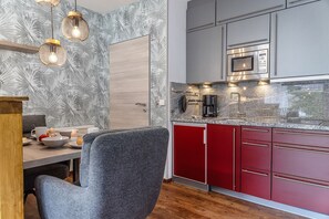 Fridge, stovetop, coffee/tea maker, electric kettle - Apartement 50181 - Anmutig und Neuzeitlich: Diese Niedlich Eingerichtete Erdgeschoss-suite von ca (Wittmund)