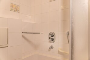 Hair dryer - Apartement 50181 - Anmutig und Neuzeitlich: Diese Niedlich Eingerichtete Erdgeschoss-suite von ca (Wittmund)