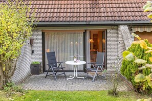 Terrace/patio - Apartement 50181 - Anmutig und Neuzeitlich: Diese Niedlich Eingerichtete Erdgeschoss-suite von ca (Wittmund)