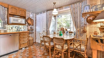 冰箱、微波炉、烤箱、炉灶