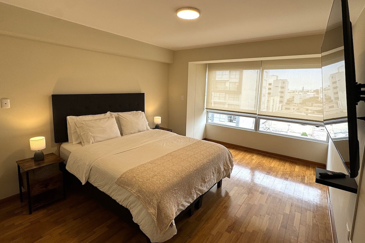 Departamento exclusivo, 1 cama Queen size y sofá cama, servicio de limpieza, vista a la ciudad | 1 habitación, sábanas de algodón egipcio y ropa de cama de alta calidad