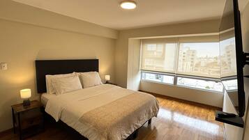Apartamento exclusivo, 1 cama Queen e sofá-cama, serviço de arrumação, vista para a cidade | 1 quarto, roupas de cama de algodão egípcio, roupas de cama premium