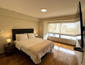 Exclusive Apartment, 1 Queen Bed with Sofa bed, Housekeeping, City View - Miraflores 1 or 2 Bedroom Executive Apartment. (Lima)