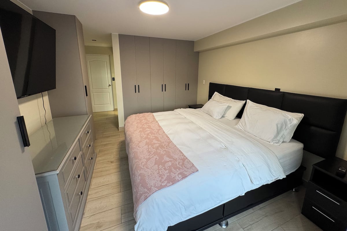Exclusive Apartment | 1 bedroom, Egyptian cotton sheets, premium bedding, down duvets