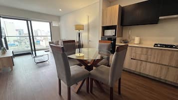 Apartamento superior, sacada, vista para a cidade | Roupas de cama de algodão egípcio, roupas de cama premium