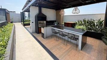 Apartamento superior, sacada, vista para a cidade | Terraço/pátio