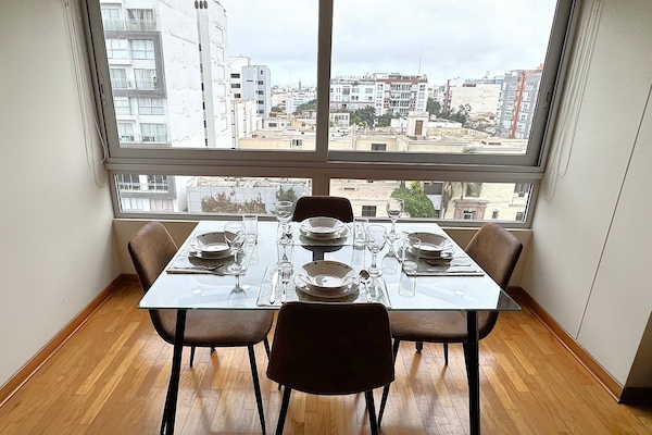 Exclusive Apartment, 1 Queen Bed with Sofa bed, Housekeeping, City View | Dining room