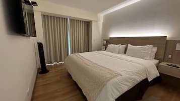 1 bedroom, Egyptian cotton sheets, premium bedding, down duvets