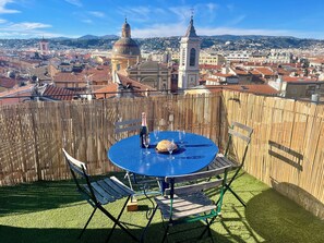 Outdoor dining - Triplex Toit-terrasse Authentique Familiale Vieux-nice & Mer (Nice)