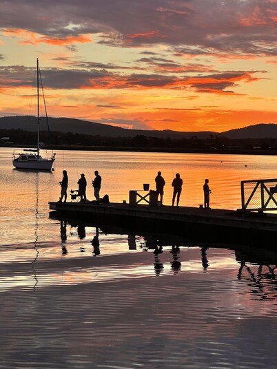 Waterfront Studio RM / Ensuite/BBQ/Fire Pot/ Stunning Views/Secure Parking