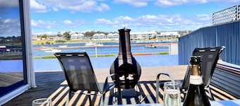 Waterfront Studio RM / Ensuite/BBQ/Fire Pot/ Stunning Views/Secure Parking