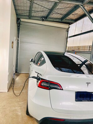 Property grounds - Waterfront Studio RM / Ensuite/BBQ/Fire Pot/ Stunning Views/Secure Parking (George Town)