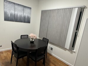 Dining - A cozy three bedroom house.. it is 6 minutes drive to Newark airport.  (Elizabeth)