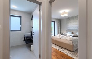 3 bedrooms, iron/ironing board, travel cot, free WiFi