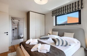 3 chambres, fer et planche à repasser, lit parapluie, Wi-Fi gratuit