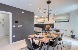 Dining - Nice home in Marcana with sauna (Marcana)