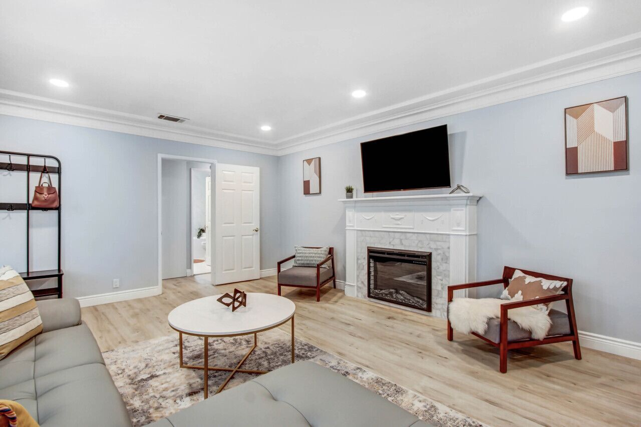 Residential Haven with EV Charger, Pool and BBQ, Perfect for Families