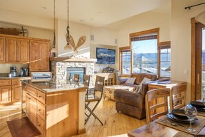 Kylskåp, mikrovågsugn, ugn och spishäll